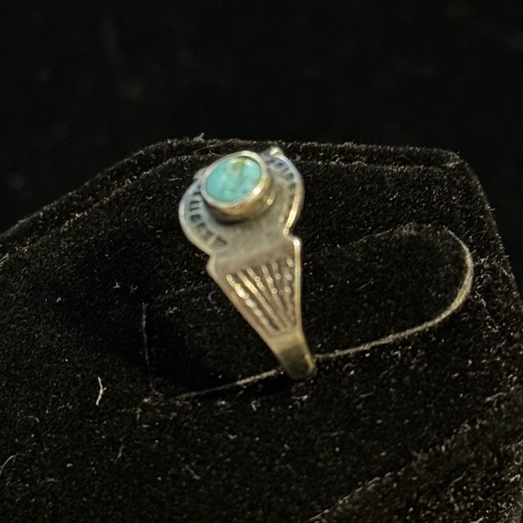 Vintage Native American Turquoise Sterling Silver Ring - Picture 3 of 4